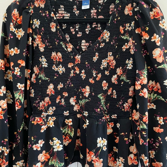 Black Floral Smocked Peplum LS Top - Picture 2 of 7